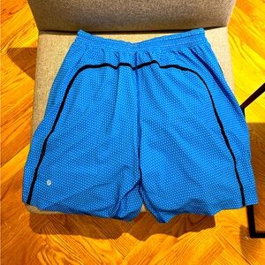 like new Pacebreaker 9in Short w/original liner, limited blue pattern